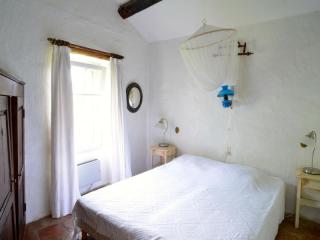 bedroom-1-2.jpg