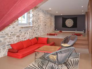 maison-mirava-detail-espace-commun-lounge-coin-relaxation--2--2.jpg
