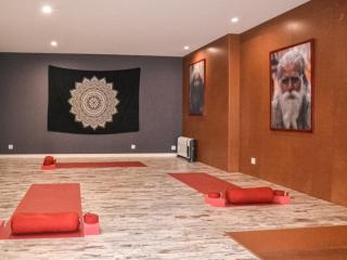 maison-mirava-detail-espace-commun-lounge-pratique-du-yoga-2.jpg